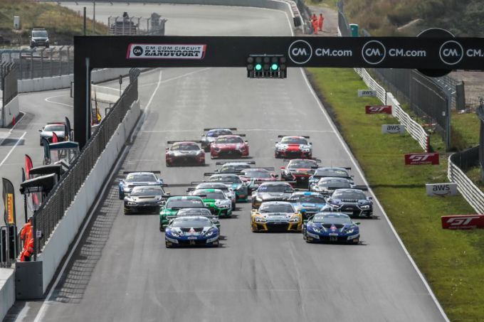 GT World Challenge Europe Powered by AWS start race 2