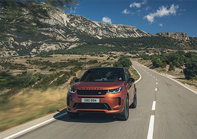 NIEUWE UITVOERINGEN, GEAVANCEERDE TECHNOLOGIE EN GEËLEKTRIFICEERDE MOTOREN VOOR RANGE ROVER EVOQUE EN LAND ROVER DISCOVERY SPORT