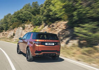 NIEUWE UITVOERINGEN, GEAVANCEERDE TECHNOLOGIE EN GEËLEKTRIFICEERDE MOTOREN VOOR RANGE ROVER EVOQUE EN LAND ROVER DISCOVERY SPORT