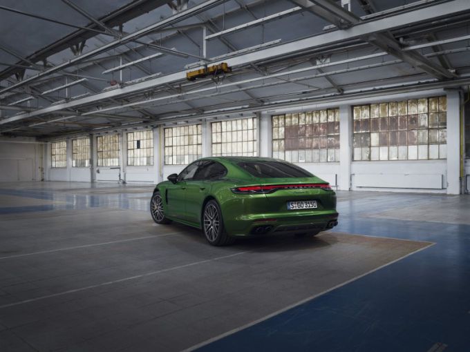 Tot zelfs 700 pk: nieuwe plug-in hybrideversies voor Porsche Panamera