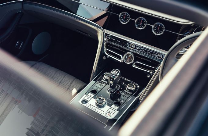 Bentley onthult de Flying Spur V8