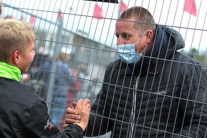 Vader Patrick feliciteert Mick
