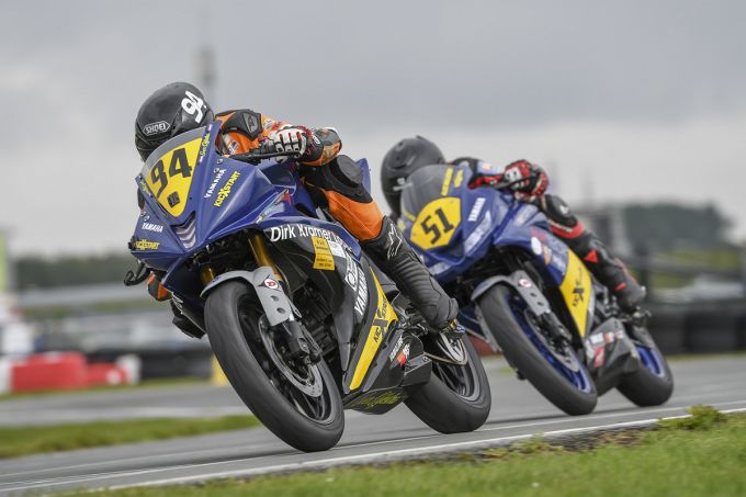 Van Steenbergen kampioen Yamaha KicXstart R125 Cup na zinderende finale