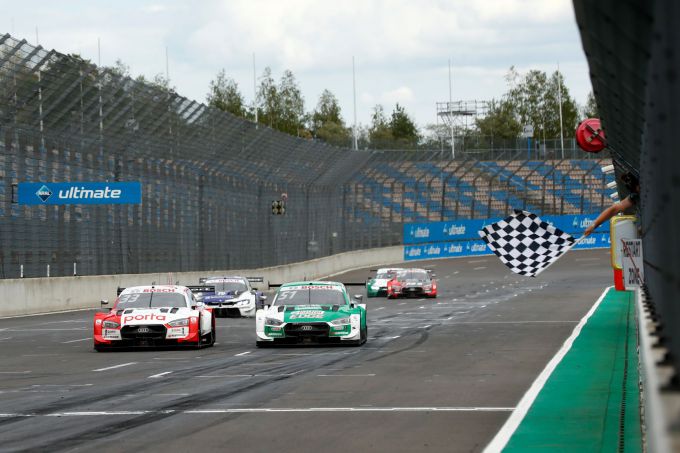 Wie wordt DTM_Champion_2020_RenY_Rast_GER_33_Audi_links_versus_Nico_MYller_SUI_51_Audi_rechts