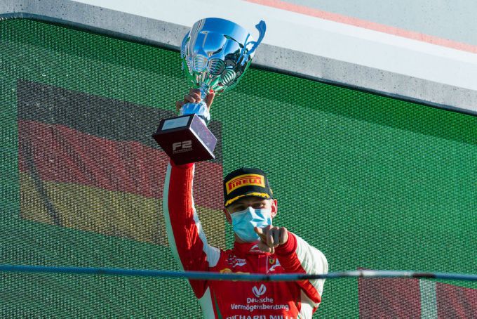 LIVESTREAM Grand Prix van Bahrein; volg MP Motorsport van de eerste rij en wat doet Schumacher?