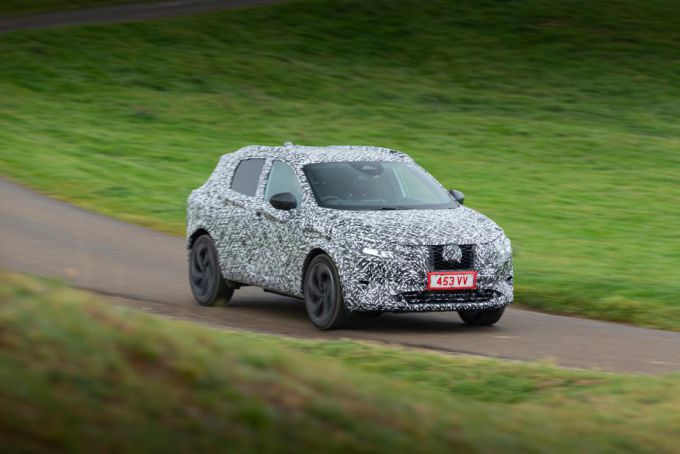 Nissan bouwt spanning op: volledig nieuwe QASHQAI in aantocht