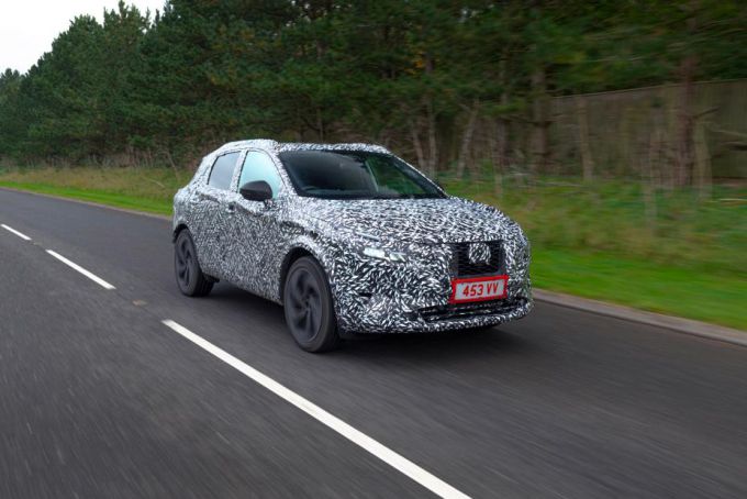 Nissan bouwt spanning op: volledig nieuwe QASHQAI in aantocht