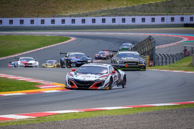 Kyalami_9_Hour_Renger_van_der_Zande_voert_veld_aan