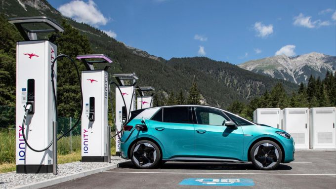 Duurzaam reizen wordt eenvoudiger: Op weg naar een schonere, elektrische toekomst
