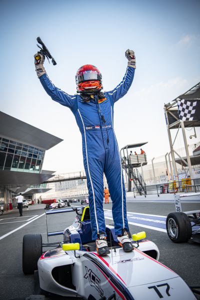 Dilano van 't Hoff wint F4