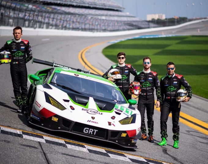 Nr111_GRT_Grasser_Racing_Team_Lamborghini_Huracan_GT3_GTD_Rolf_Ineichen_Mirko_Bortolotti_Steijn_Schothorst_Marco_Mapelli teamfoto