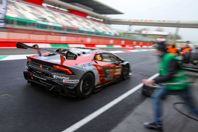 24H SERIES Lamborghini pitstraat