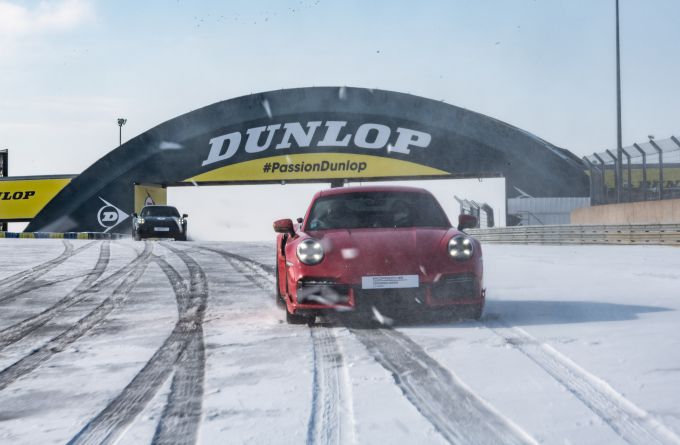 Porsche besneeuwd Le Mans circuit 3