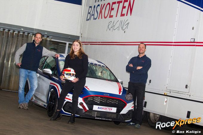 Girlpower in de autosport met Lisette Grinwis: debuut in Ford Fiesta Sprint Cup als lid KNAF Academy