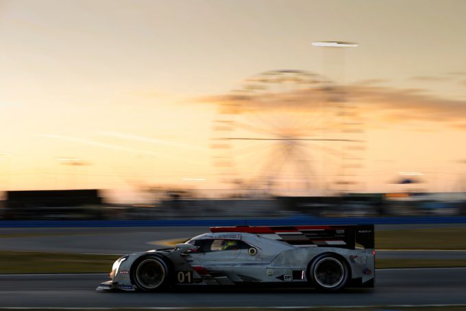 RvdZ_8_Nr01_Cadillac_Chip_Ganassi_Racing_Cadillac_DPi_Renger_van_der_Zande_sunset
