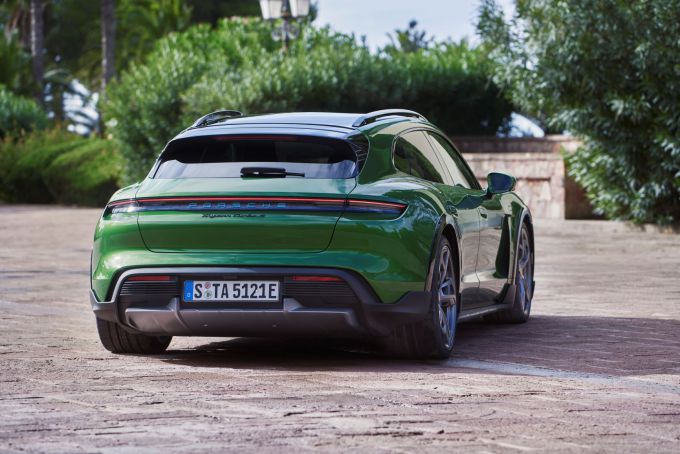 3 Porsche Taycan Cross Turismo