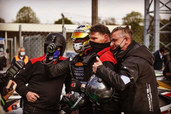 Max Weering racewinnaar Super Trofeo