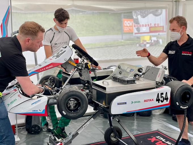Jens van der Heijden in DEKM Bart Kienhuis en Darrell Smith