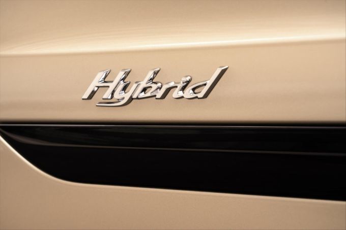 Bentley Bentayga Hybrid 2