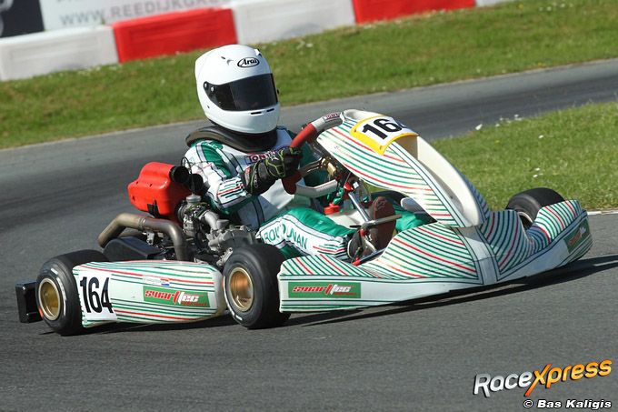 Maxim Haroutounian knalt naar de zege in ID Engines junior