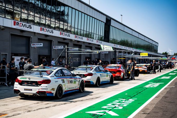 DTM_Trophy_Pitstraat_vlak_voor_de_DTM_Trophy_race