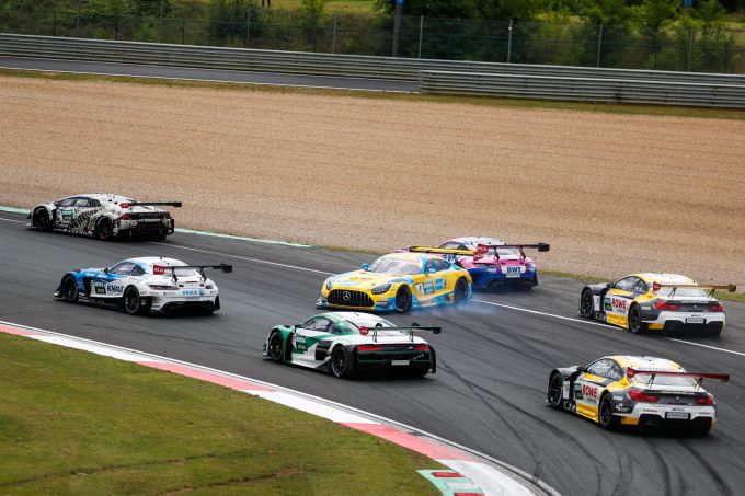 Spin_in_de_1e_bocht_Vincent_Abril_Mercedes-AMG