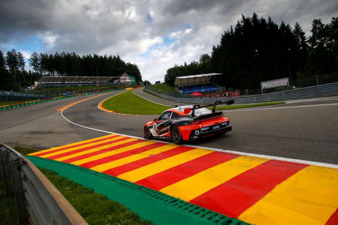Porsche Mobil 1 Supercup at Spa Team GP Elite met Larry ten Voorde op weg naar Radillon