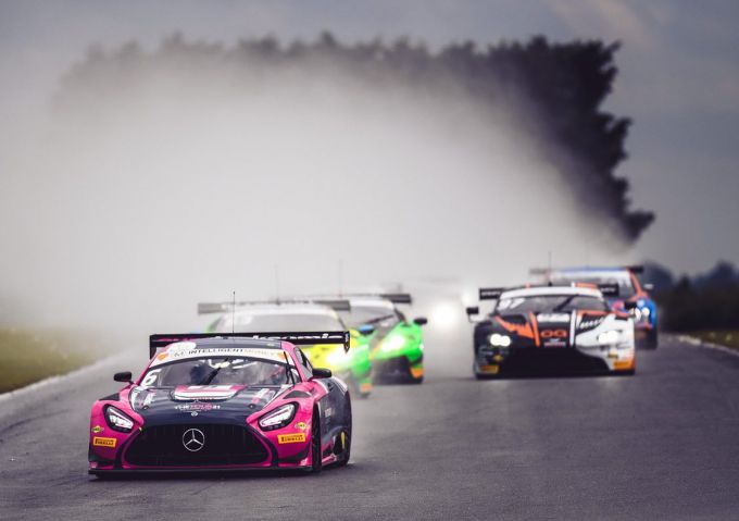 British GT Yelmer Buurman win Snetterton 3 startveld