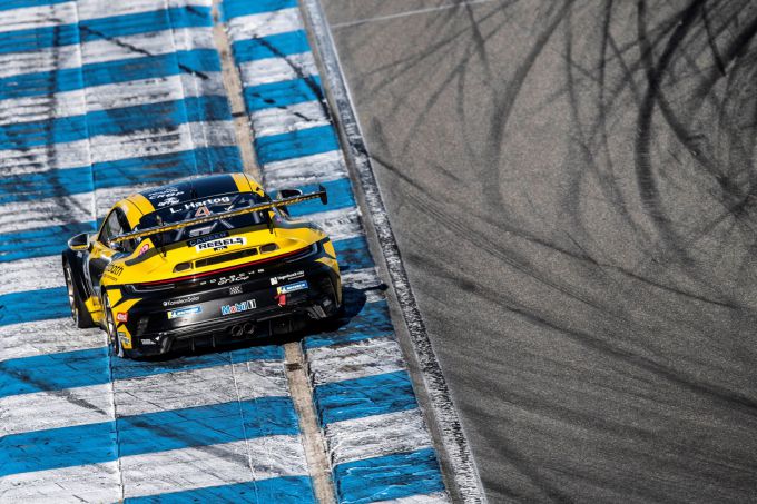 Porsche Carrera Cup Deutschland Loek Hartog Nr4 rear curbstones