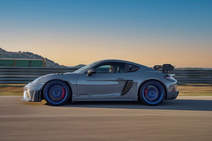 FOTO'S - Porsche 718 Cayman GT4 RS: bomvol Rennsport-genen + VIDEO
