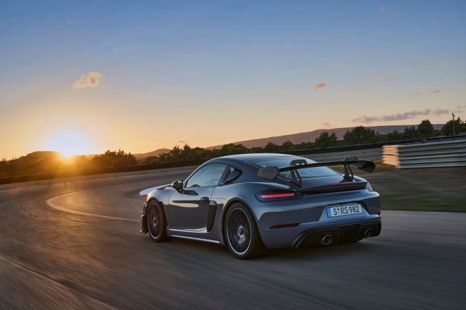 3_Porsche 718 Cayman GT4 RS