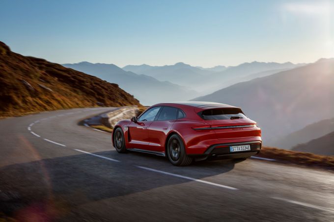 5 Porsche Taycan GTS met range +500