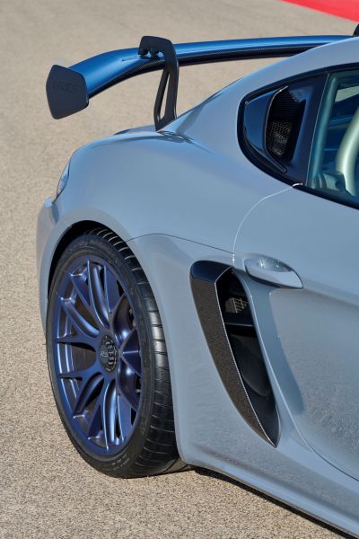 5_Porsche_Cayman_GT4_bomvol_Rennsport_genen_769_018