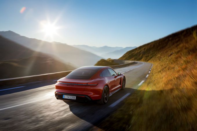 7 Porsche Taycan GTS met range +500