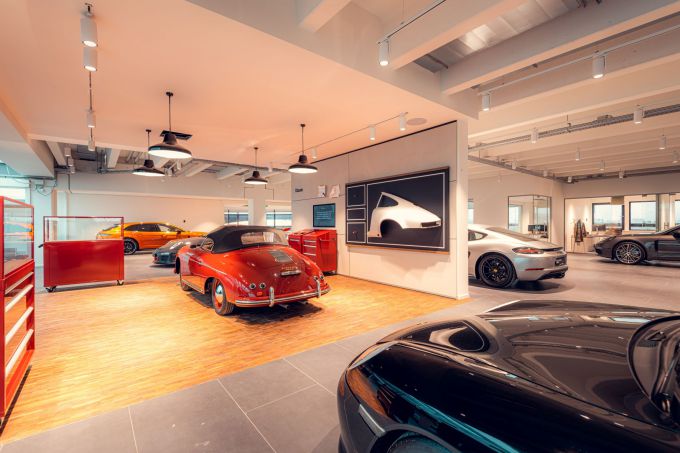 Porsche_356_cabrio_showroom_carportrotterdam