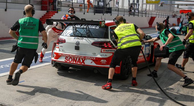 24H Dubai Nr102 pitstop
