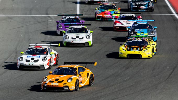 24H Dubai Porsche voorop bij start 24H Dubai