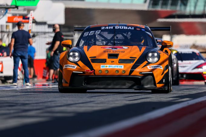 24H Dubai Porsche Nr909 Red Camel Jeroen Bleekemolen Ivo Breukers Morris Schuring Julius Adomavicius