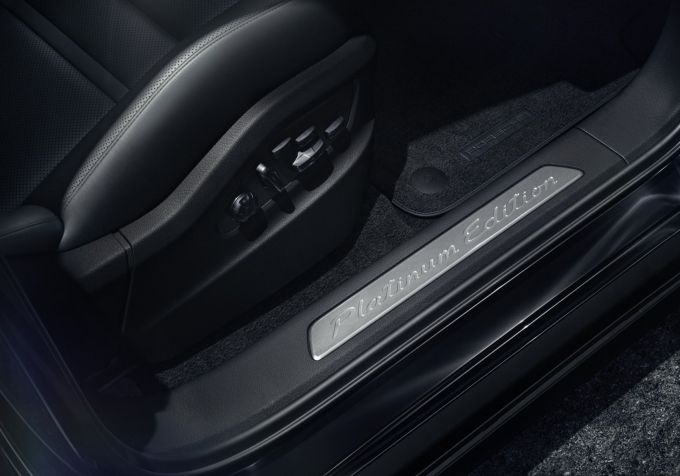 Porsche Cayenne Platinum Edition 2