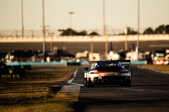 24H Daytona 2022 KCMG Porsche 4 Laurens Vanthoor achterkant