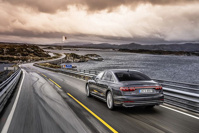 Audi A8 Grijs