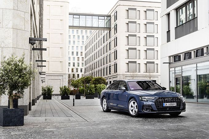 Audi A8 Blauw