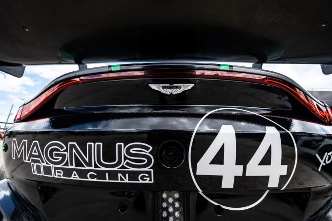 12H Sebring FIA World Endurance Championship 2022 Aston Martin 7 Magnus Racing logo