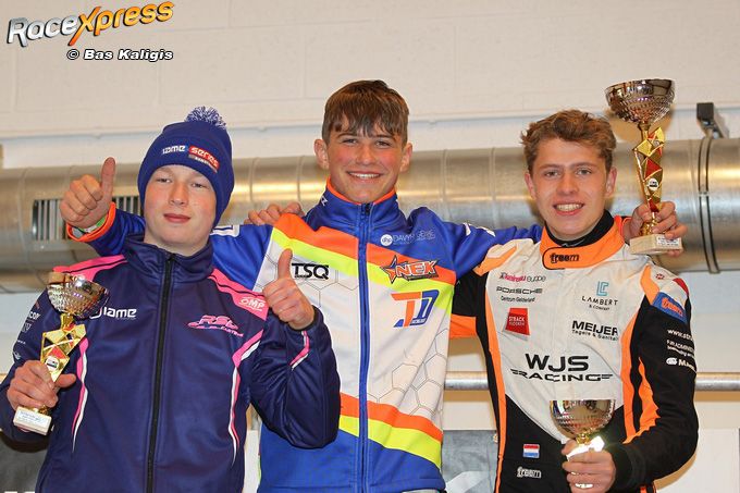 Stralende Youri Bonte in het midden wint in Mariembourg