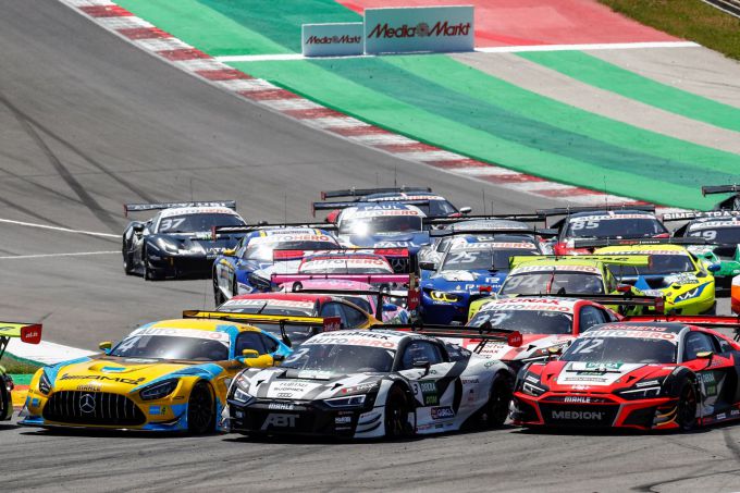 Voorbeschouwing DTM grid Lausitzring Turn 1 nr2