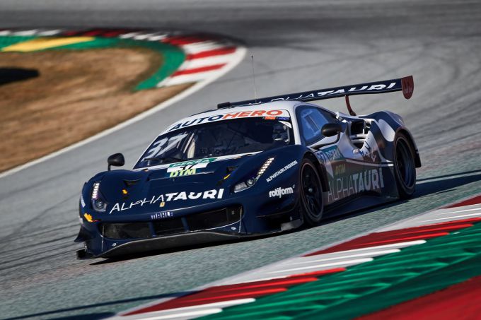 Nick_Cassidy_Ferrari_488_Alpha_Tauri_Nr37