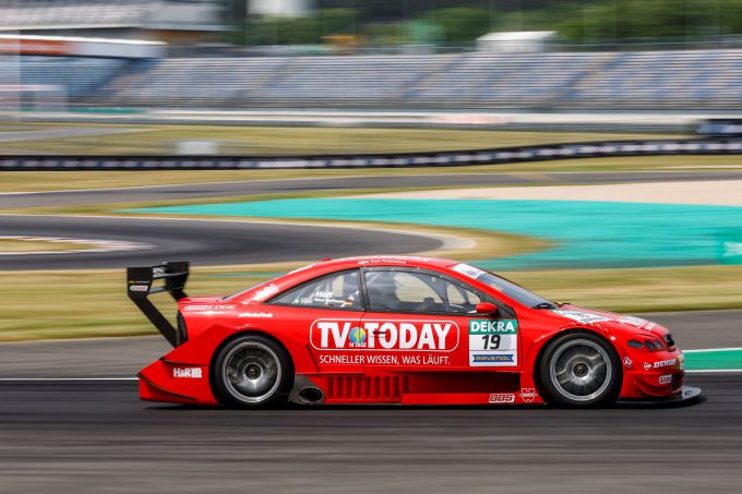 Opel Astra V8 Coupé im DTM Classic Cup