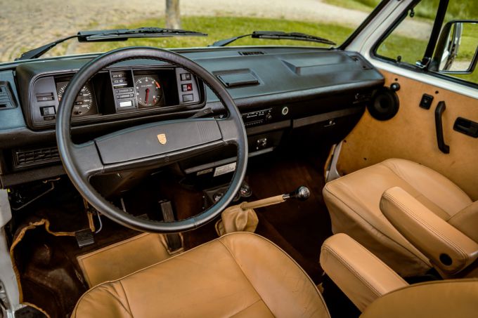 B32, über-Transporters die door Porsche 4