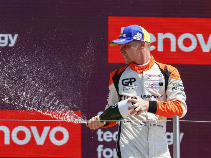 Larry_ten_Voorde_champagne_podium Paul Ricard