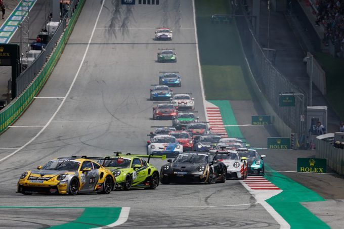Porsche Mobil 1 Supercup 2022 Red Bull Ring de heuvel op na start-finish